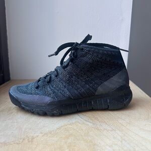 NIKE W FLYKNIT TRNR CHUKKA SNEAKERBOOT FSB SZ. 6.5 W COL. BLACK (NOT ACG)
